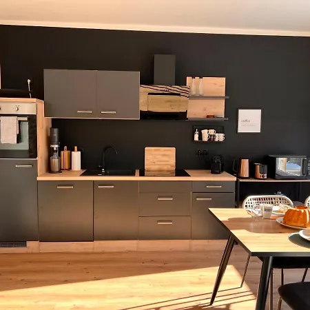 Ferienwohnung Imzaro: Erdgeschoss, 2 Schlafzimmer Plus Schlafsofa, Eigener Eingang, Grosse Terrasse Mit Garten! Spittal an der Drau Buitenkant foto